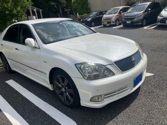 TOYOTA CROWN sedan