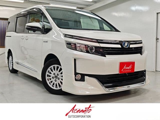 TOYOTA VOXY HYBRID