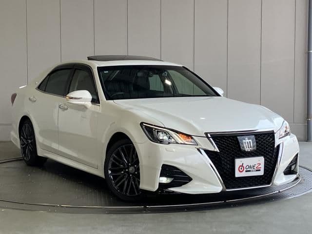 TOYOTA CROWN sedan
