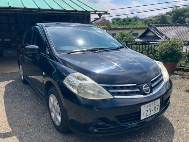 NISSAN TIIDA