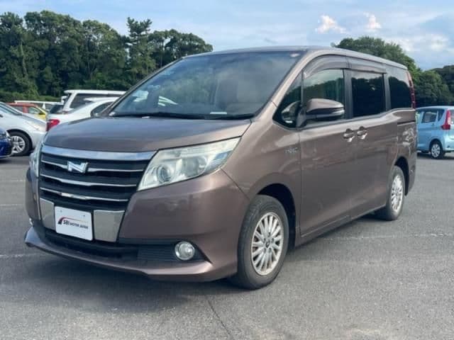 TOYOTA NOAH HYBRID