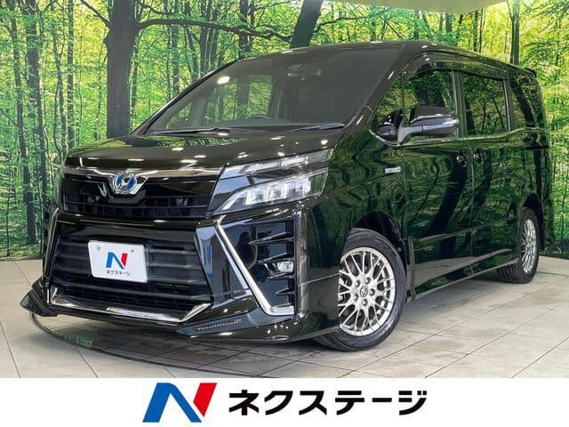 TOYOTA VOXY HYBRID