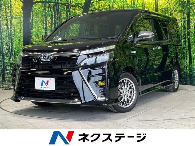 TOYOTA VOXY HYBRID