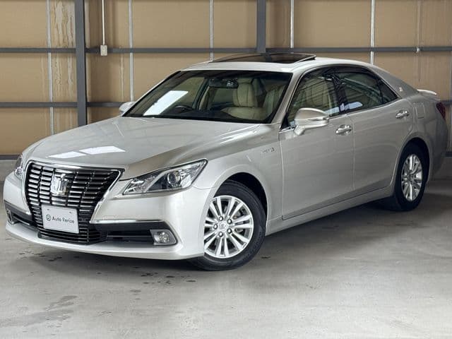 TOYOTA CROWN sedan hybrid
