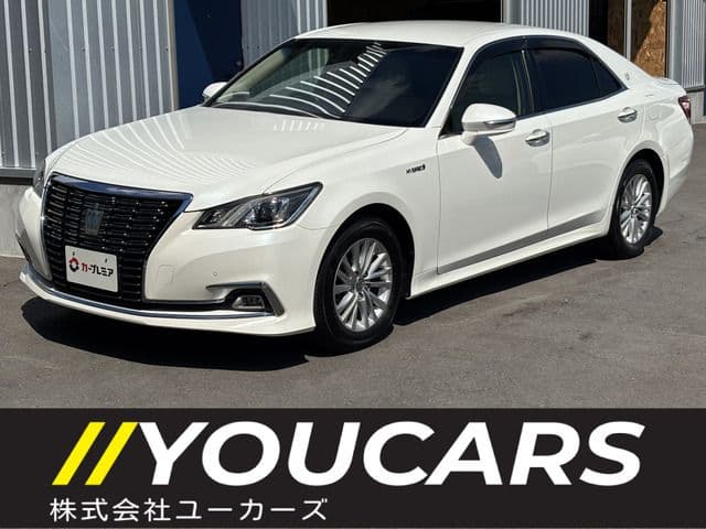 TOYOTA CROWN sedan hybrid