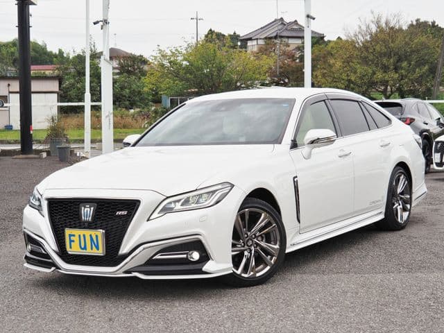 TOYOTA CROWN sedan hybrid 4WD