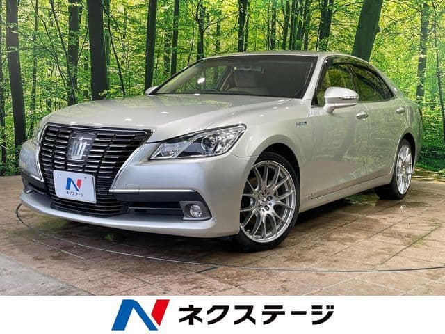 TOYOTA CROWN sedan hybrid