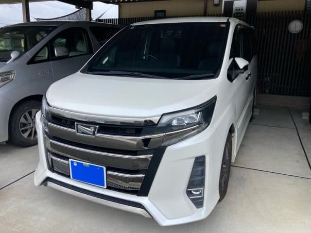 TOYOTA NOAH