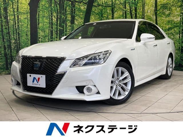 TOYOTA CROWN sedan hybrid