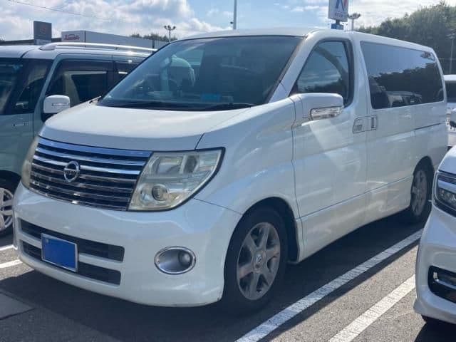 NISSAN ELGRAND 4WD