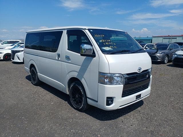 TOYOTA HIACE VAN